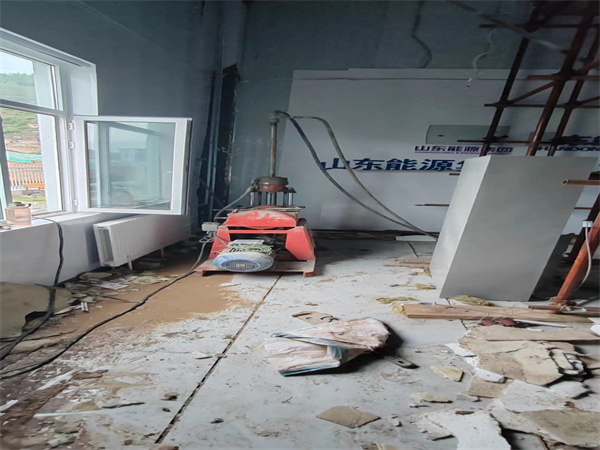 红山街道地基基础下沉墙体裂缝加固注浆顶升施工